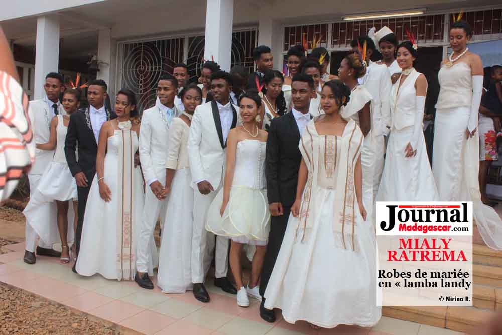 MIALY RATREMA robes de mariée en « lamba landy 10
