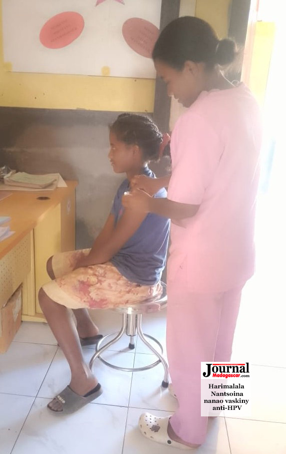Harimalala Nantsoina, tovovavy 11 taona, nanao vaksiny anti-HPV tao amin’ny CSBI Diavolana – Ankadinondry Sakay